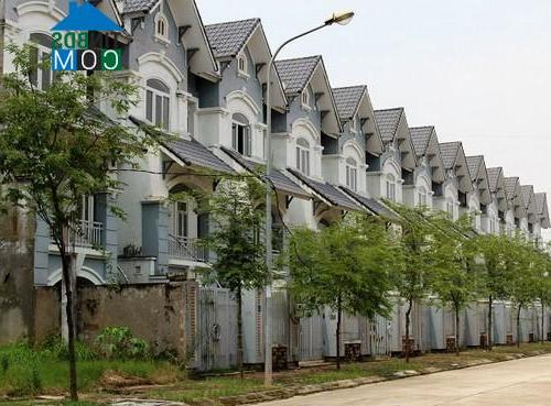 Ảnh Hàng trăm biệt thự triệu đô ở Hà Nội thành chỗ trồng rau, nuôi gà