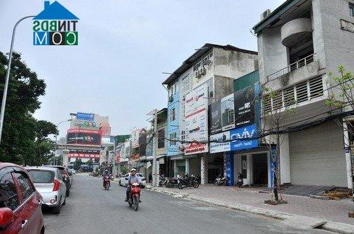 Người dân ở đây cho biết, giá đất ở tuyến mương cống hóa này đang ở mức hơn 200 triệu đồng/ m2, cao hơn nhiều so với giá đất trước đó khi nơi đây là con mương bẩn