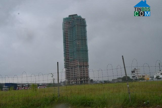 Ảnh “Số phận” hẩm hiu của tòa tháp đôi lớn nhất miền Trung