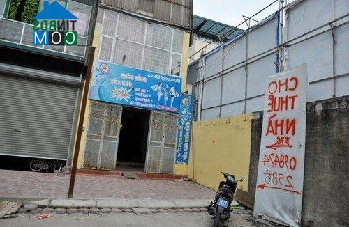 Một người dân ở đây cho biết, ngay khi đoạn mương được tháo rào chắn, tuyến phố đã đã thay đổi hoàn toàn. Nhà nào cũng sửa chữa để cho thuê mặt bằng hoặc kinh doanh. Giá cho thuê ở đây giao động từ 1-2 triệu đồng/m2.