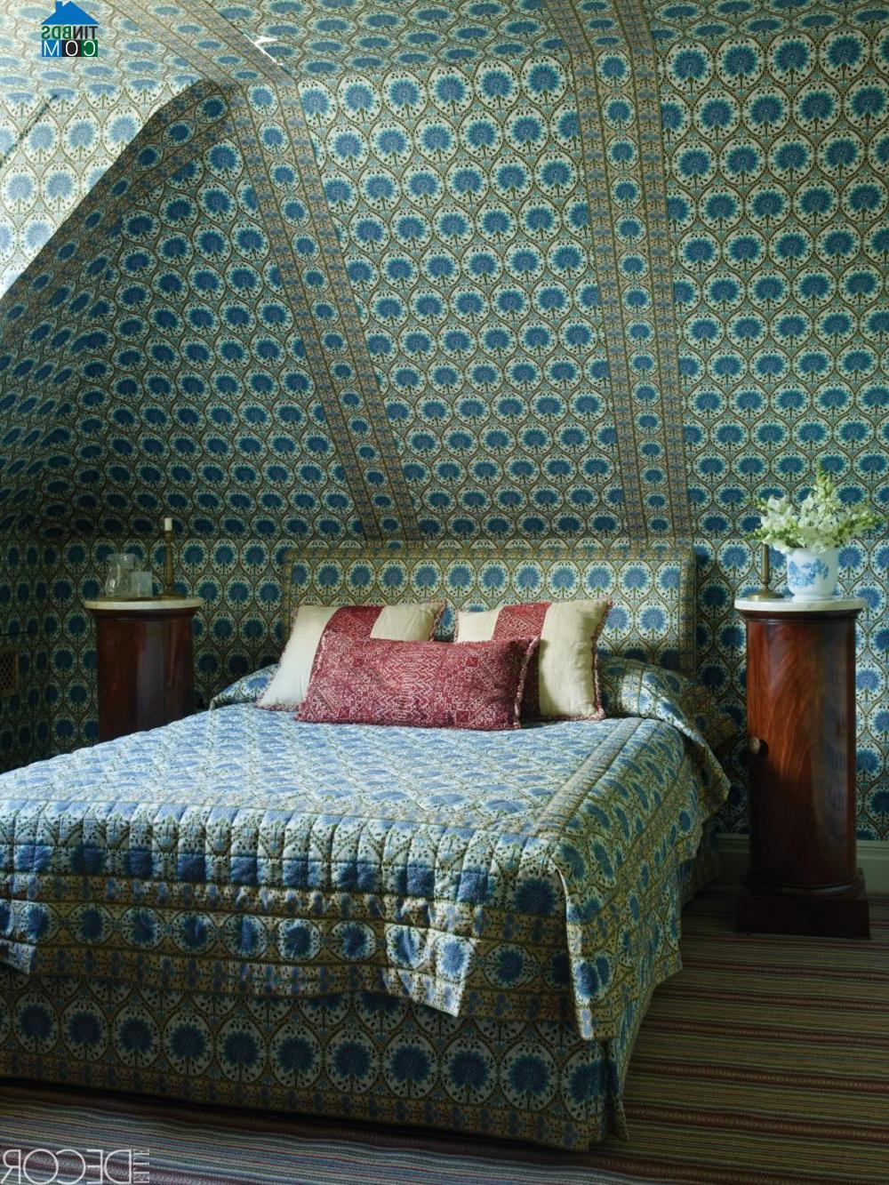 Căn phòng ngủ nhỏ này mang đầy dấu ấn của một London những năm thế kỉ 19.