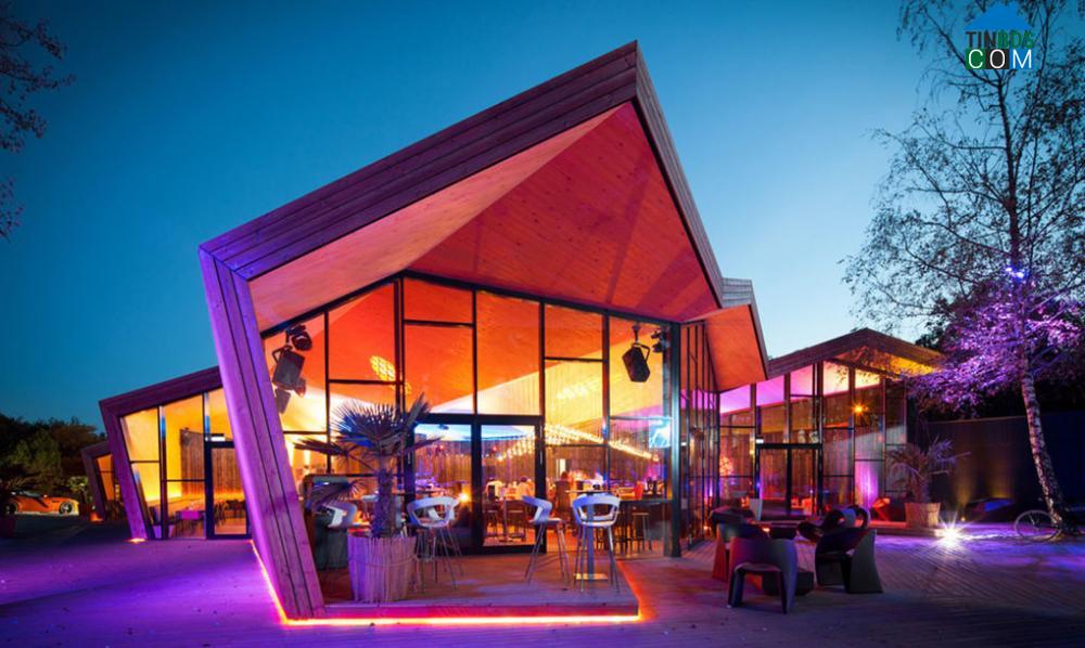 Ảnh Thiết kế quán bar theo phong cách Origami ở Luxembourg