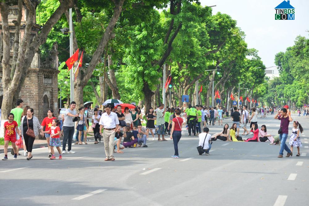 Tìm giải pháp hoàn thiện phố đi bộ Hà Nội (Ảnh: Hà Nội mới)