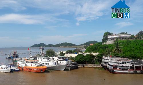 Giá đất tại TP. Hà Tiên tăng cao do cú hích lên thành phố. Ảnh: Thiên Ngân