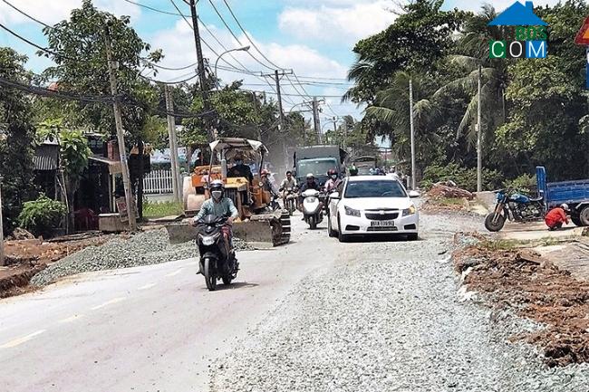 Một góc Tỉnh lộ 9 thuộc địa phận huyện Hóc Môn, Tp. HCM. Ảnh: Báo GTVT