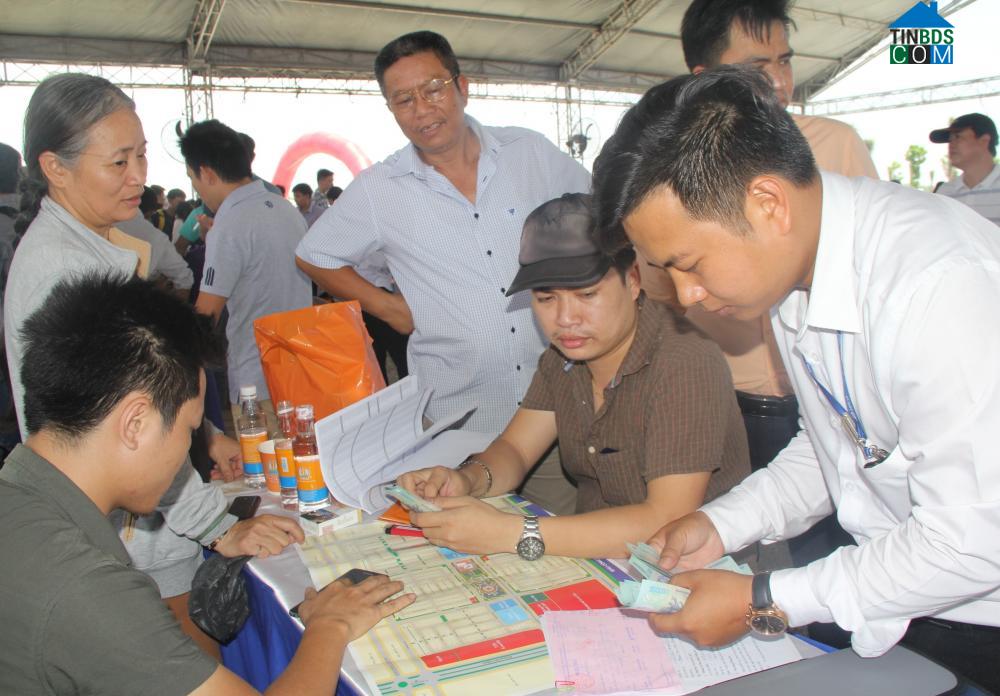 Ảnh Giới đầu tư “chuộng” đất nền thương mại