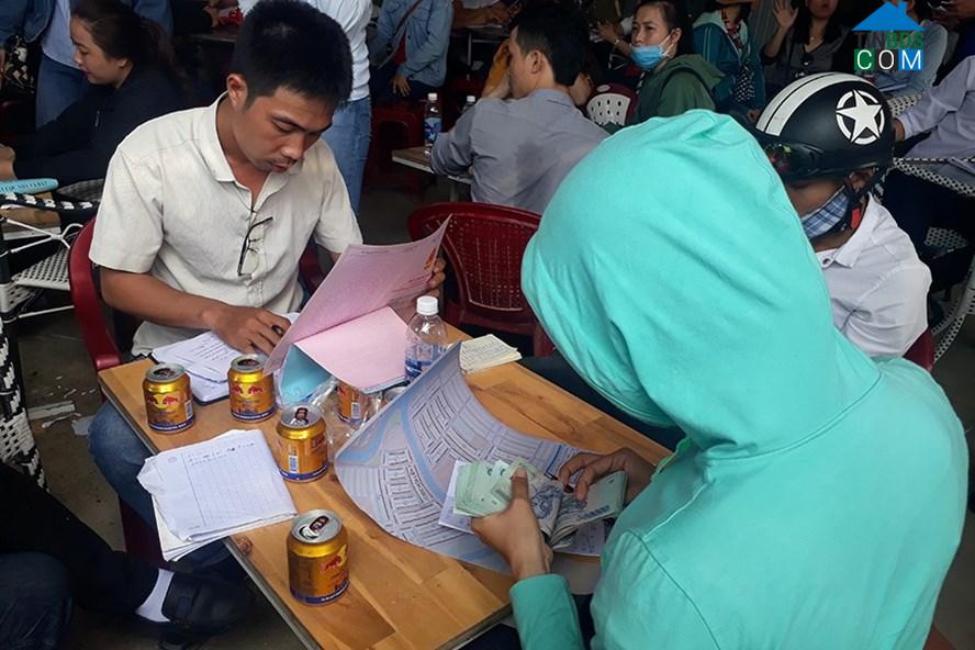 Sau khi "tạo sóng" tại dự án Hòa Liên 5, hàng trăm môi giới và nhà đầu tư lại kéo sang dự án Golden Hills
