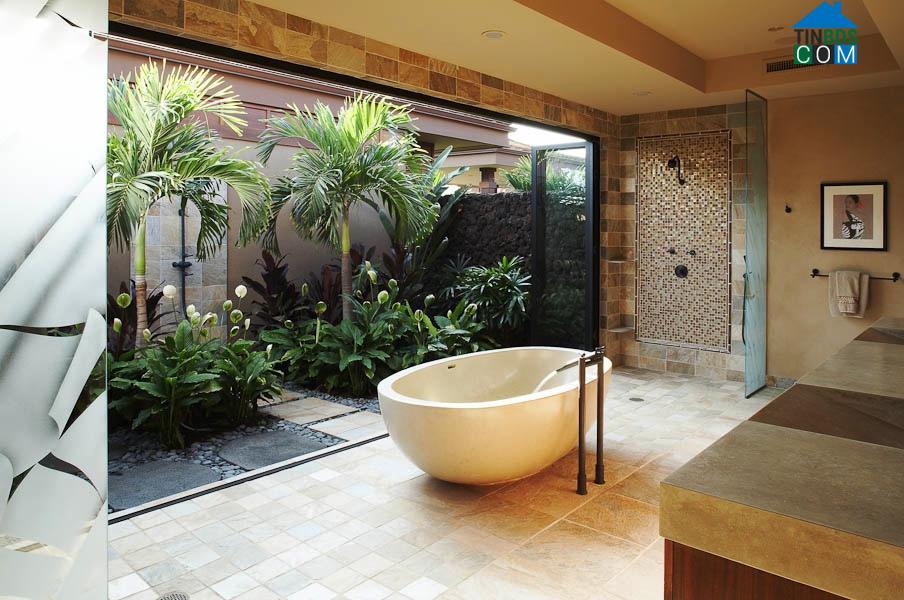 Phòng tắm với phong cách nhiệt đới đậm chất Hawaii