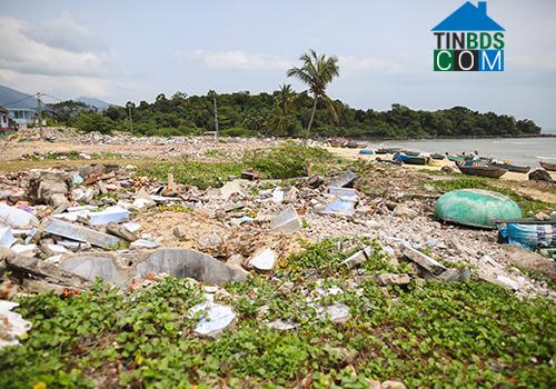 Hơn 500 hộ dân làng biển Nam Ô đã di dời để bàn giao đất cho dự án. Ảnh: Nguyễn Đông