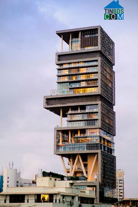 Vợ chồng tỷ phú Mukesh Ambani. Ảnh: whatsthehype.in