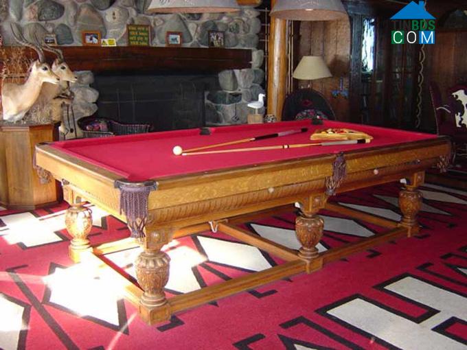 Bàn billiard trong khu giải trí được chạm trổ cầu kỳ