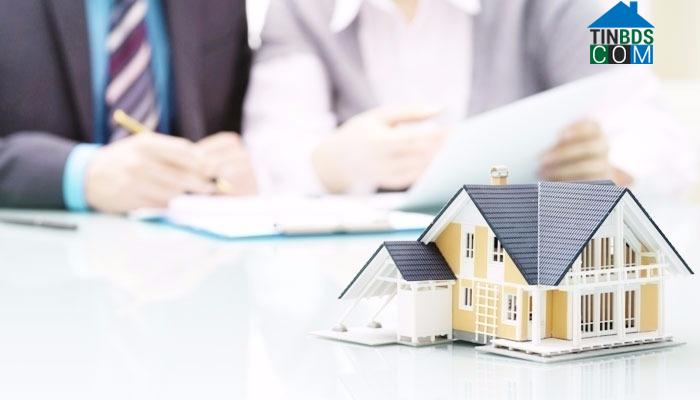 Tuy nhiên sau đó, chồng tôi chẳng may bị tai nạn và qua đời đột ngột. Xin luật sư cho biết, bây giờ còn một mình tôi có thể tự ký hợp đồng để hoàn tất thủ tục bán ngôi nhà nói trên không? Thanh Tú (Quận 1, Tp.HCM)