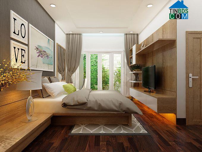 Phòng ngủ lớn được thiết kế theo gu thẩm mỹ và phong cách sống của chủ nhân. Hệ thống cửa kính 
 giúp căn phòng luôn sáng sủa nhờ đón được nhiều ánh sáng tự nhiên