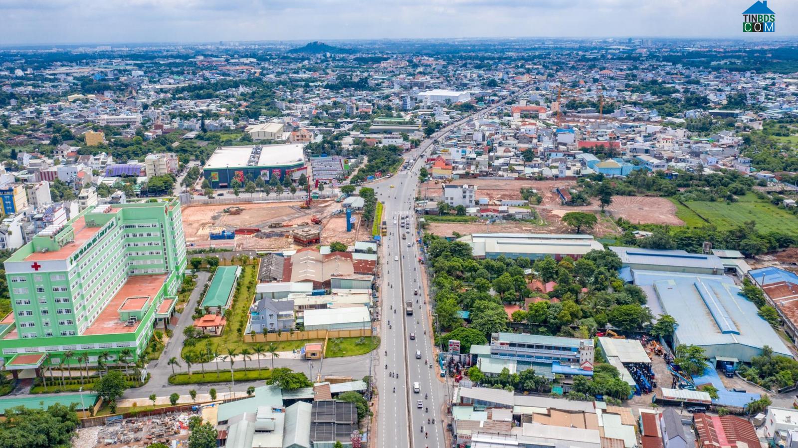 Khu vực Quốc lộ 1K đang phát triển mạnh mẽ (Ảnh: Minh Tú)