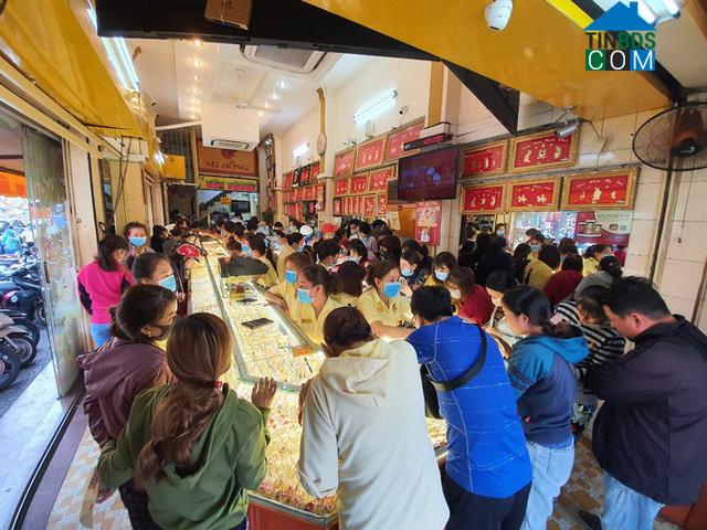 Ảnh Tiền từ chứng khoán, vàng sẽ đổ mạnh vào bất động sản?