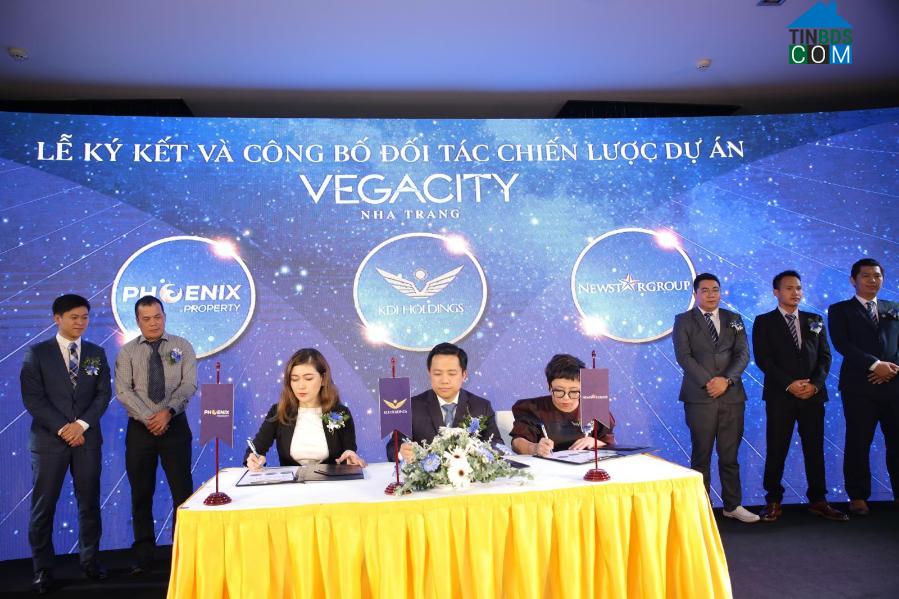 Lễ ký kết đối tác chiến lược giữa đại diện CĐT Công ty CP Vega City, Công ty Phoenix Property và Công ty CP tập đoàn đầu tư Newstargroup (Newstargroup)