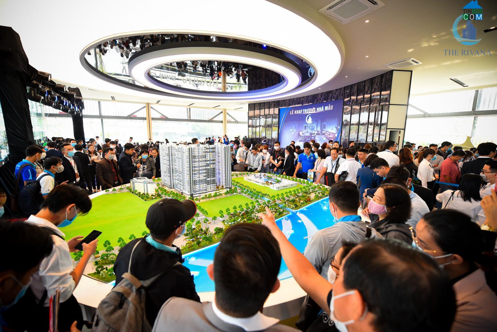 Hàng trăm khách hàng tham dự lễ khai trương nhà mẫu The Rivana diễn ra sáng ngày 16/01 vừa qua