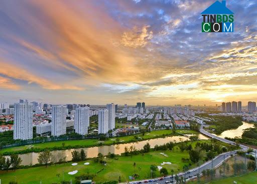 Khu Phú Mỹ Hưng nằm dọc theo tuyến đại lộ Nguyễn Văn Linh, nổi tiếng là một trong những khu đô thị hiện đại và tiện nghi bậc nhất. Ảnh: Internet