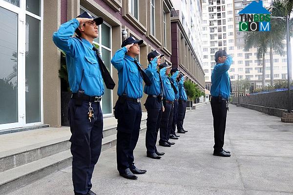 Một phần phí quản lý chung cư được sử dụng để chi trả cho công tác bảo vệ.