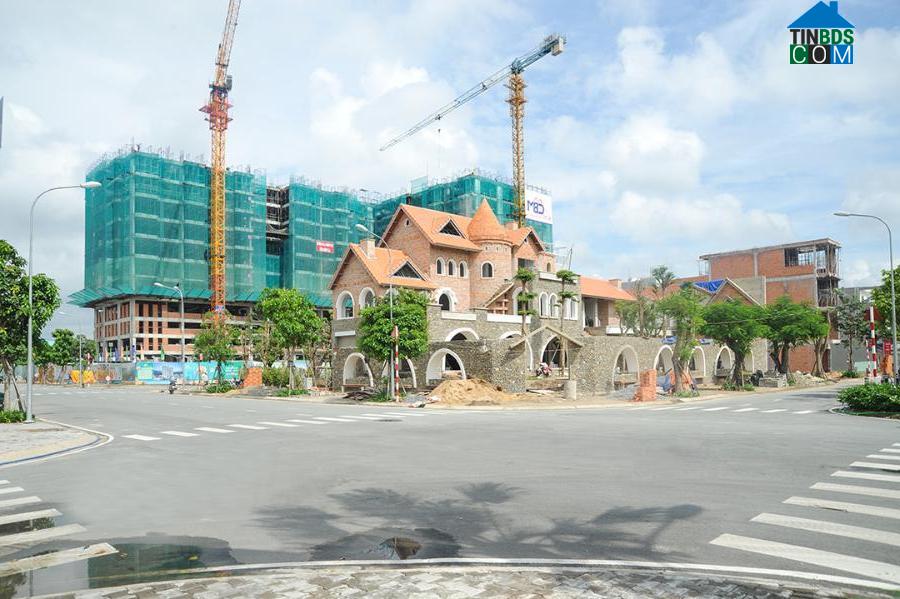 Ảnh “Hốt bạc” nhờ giá nhà liền thổ Bình Dương tăng mạnh