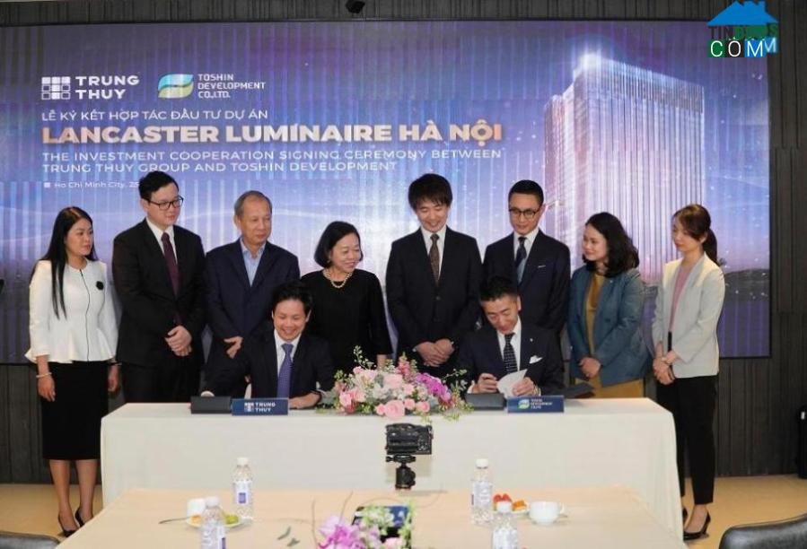 Đại diện Tập đoàn Trung Thủy ký kết hợp tác cùng Takashimaya phát triển dự án tại Hà Nội