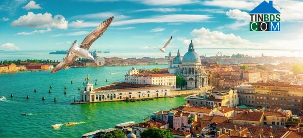 Ảnh Venezia Beach tái hiện “Thành phố kênh đào” trên cung đường Hồ Tràm - Bình Châu