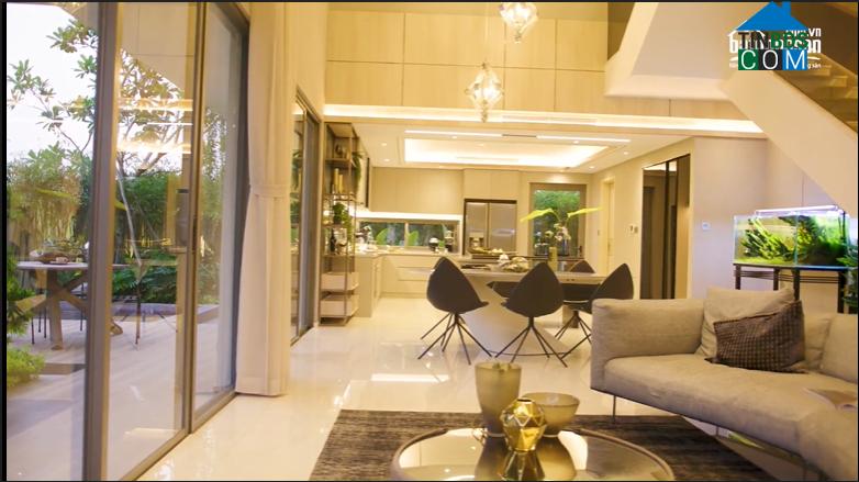 Không gian thoáng sáng bên trong nhà mẫu The Standard Bình Dương