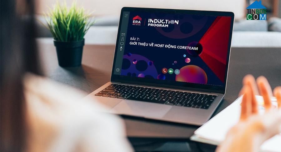 Hình ảnh thường được thấy về những buổi training/làm việc online tại ERA Vietnam