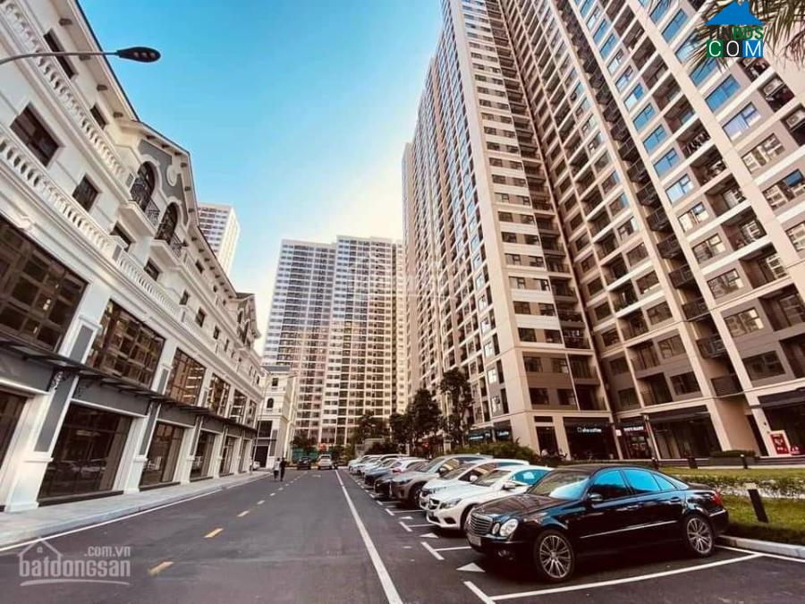 Dù đại dịch phức tạp, thu nhập người dân sụt giảm mạnh nhưng bất động sản vẫn tiếp tục tăng giá. Ảnh minh họa