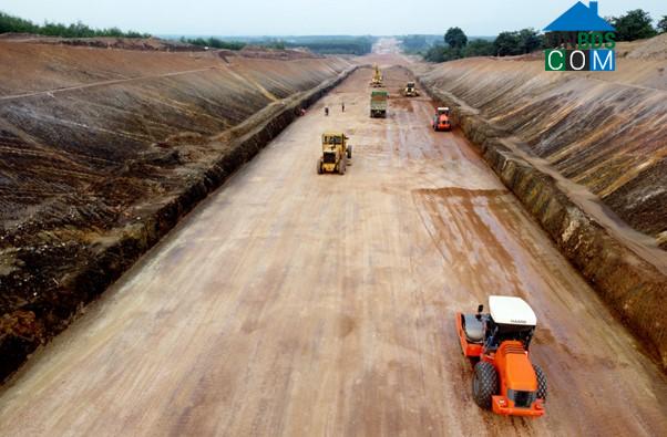 Ảnh Cao tốc, sân bay dần lộ diện - giới đầu tư tấp nập "săn đất" Phan Thiết