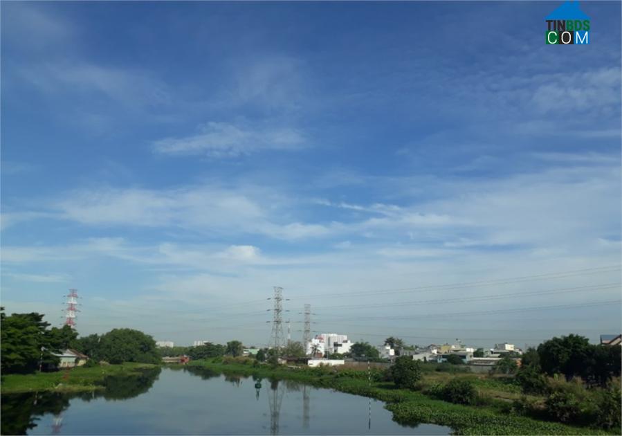 Sông Bến Cát, phường Thạnh Xuân.