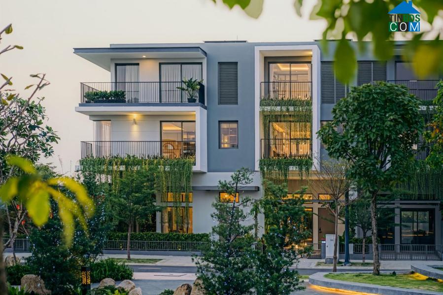 Bất động sản liền thổ được giới đầu tư nhận định là kênh an toàn trong mùa dịch. Ảnh minh họa