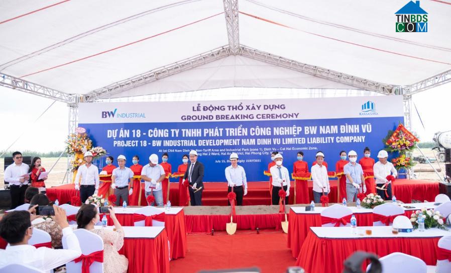 Ngày 15/7/2021, Dự án nhà xưởng xây sẵn tại KCN Nam Đình Vũ, được phát triển và vận hành bởi BW Industrial đã chính thức được khởi công và sẽ cung cấp 61.000m2 nhà xưởng.