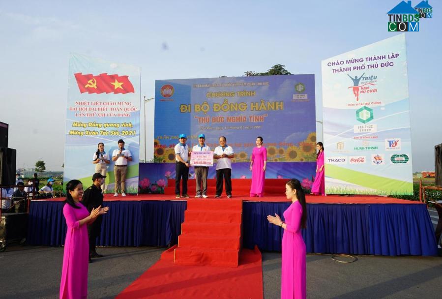 Van Phuc Group ủng hộ 1 tỷ đồng mua Vaccine đẩy lùi dịch Covid - 19 - Ảnh: XT