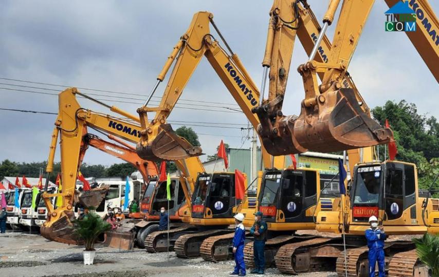 Máy móc, thiết bị tại lễ khởi công dự án sáng 5/10. Nguồn: Báo Bình Dương