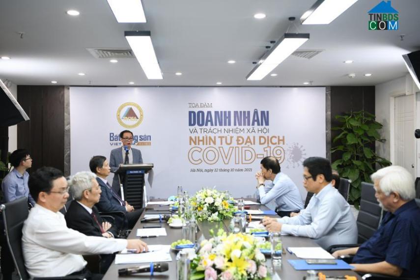 Các chuyên gia tham dự và thảo luận các vấn đề tại tọa đàm