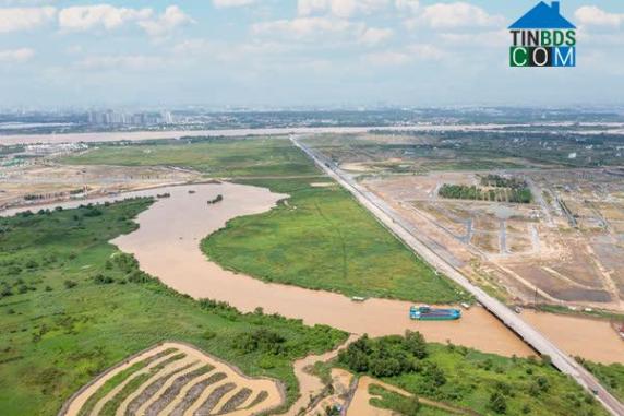 Izumi City được bao bọc bởi sông Đồng Nai rộng lớn, góp phần mang đến không gian