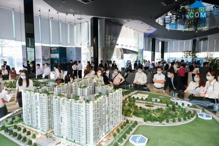 Ảnh Người trẻ “chuộng” dùng vốn vay đầu tư bất động sản