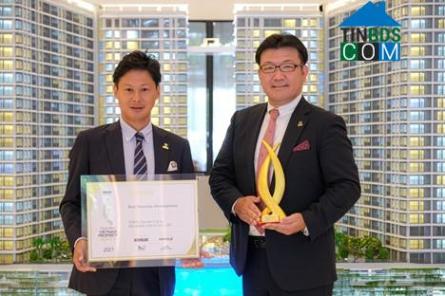 Tất cả dự án của Becamex Tokyu đều có pháp lý minh bạch, tài chính vững vàng, chất lượng thi công chuẩn Nhật Bản và đúng tiến độ. Trong ảnh là Lãnh đạo công ty Becamex Tokyu nhận Giải Dự án Khu đô thị tốt nhất tại Việt Namm 2021.