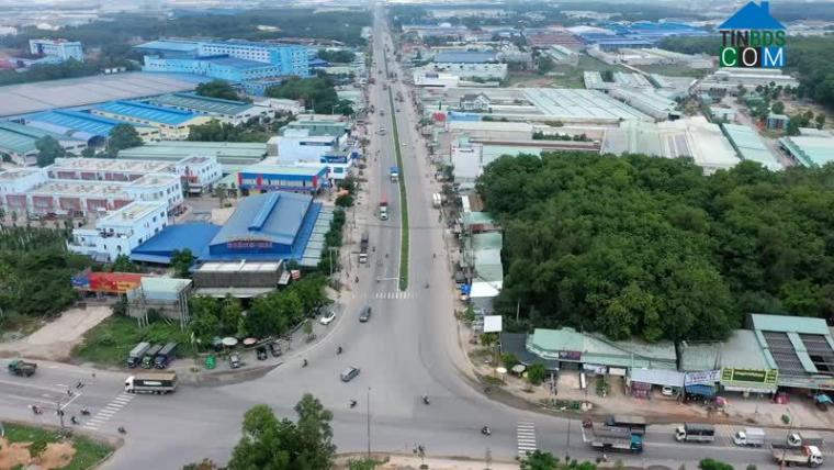 Các khu công nghiệp và đô thị phát triển sầm uất tại Tân Uyên.