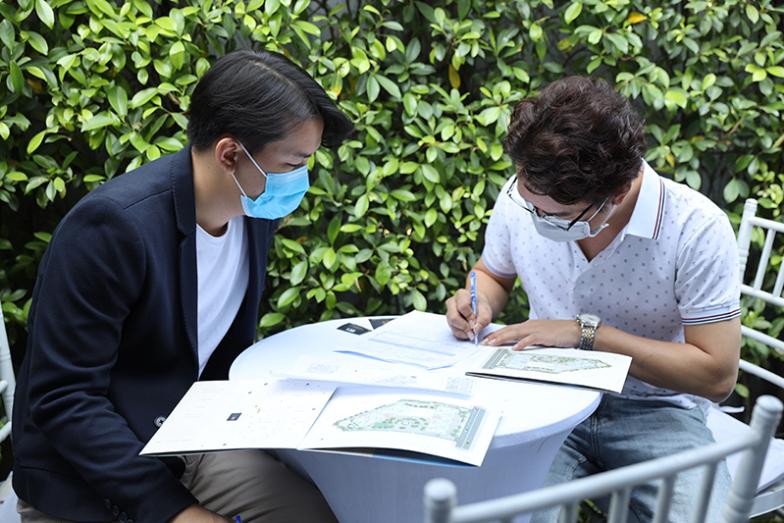 Sau khi trải nghiệm thực tế không gian căn hộ mẫu, nhiều khách hàng đã an tâm đưa ra lựa chọn cho mình