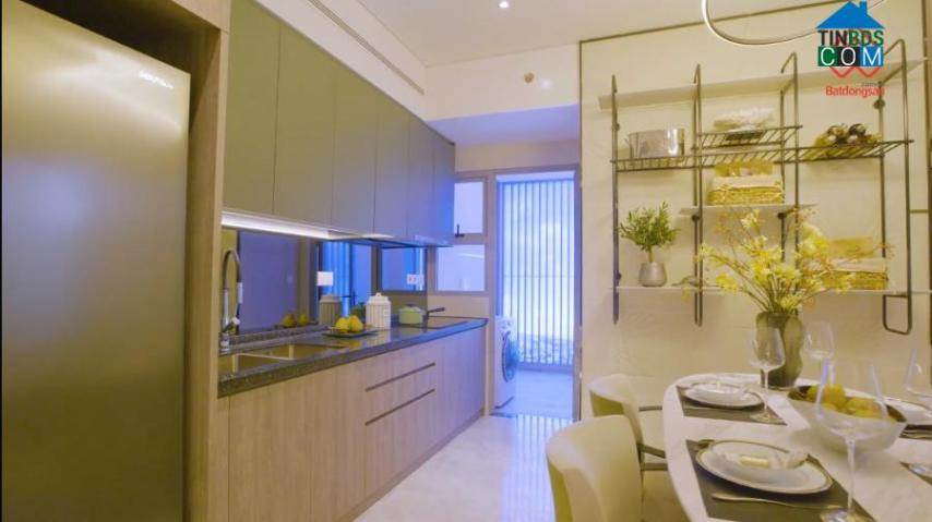 Thiết kế phòng bếp căn hộ Celesta Heights nối với logia giúp thoát mùi nấu nướng