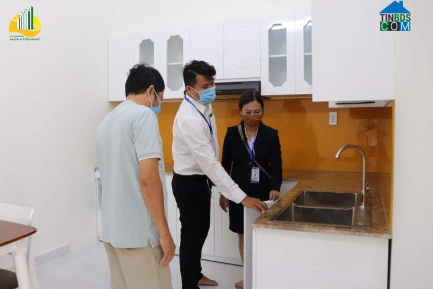 Bên trong nhà được trang bị sẵn nội thất và các thiết bị cơ bản.