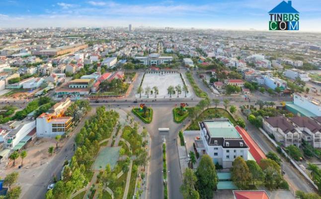 Bất động sản vùng ven “chiếm sóng” thị trường sau dịch Covid – 19 ? “ Những tháng gần đây, dòng tiền tập trung vào thị trường chứng khoán. Tuy nhiên, sau khi hết giãn cách, dòng tiền đầu tư được dự báo sẽ quay lại bất động sản”