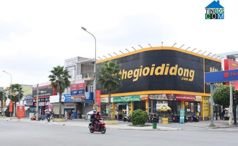 Bên cạnh công nghiệp, thương mại – dịch vụ đang phát triển mạnh cũng giúp bất động sản Tân Uyên thêm tiềm năng.