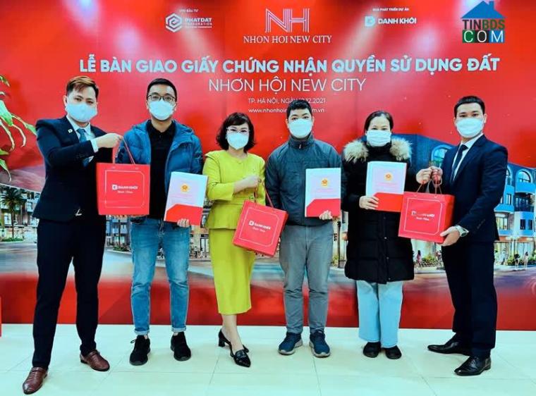 Khách hàng dự án Nhơn Hội New City nhận bàn giao sổ đỏ