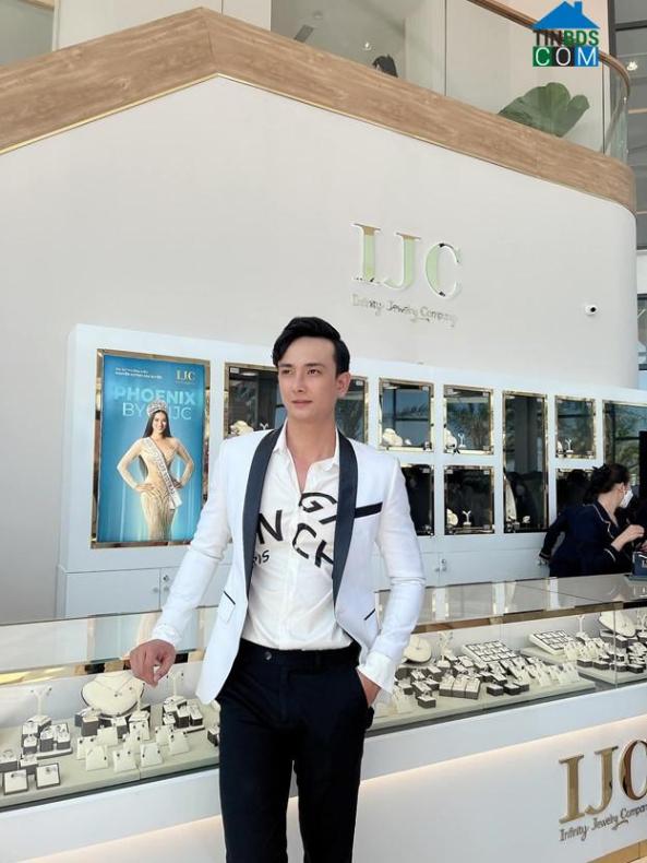 Ảnh Dàn hoa hậu, người mẫu đổ bộ thảm đỏ sự kiện khai trương tại Hồ Tràm