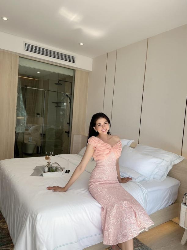 Ảnh Dàn hoa hậu, người mẫu đổ bộ thảm đỏ sự kiện khai trương tại Hồ Tràm