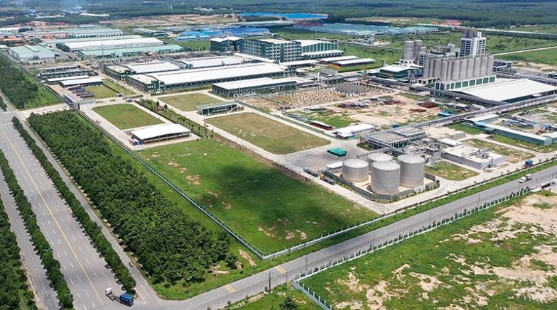 Tân Uyên đang là một “thủ phủ” công nghiệp hàng đầu của Bình Dương với các KCN lớn như Nam Tân Uyên, Nam Tân Uyên mở rộng, Uyên Hưng, Phú Chánh, VSIP 2, VSIP 3, Sóng Thần 3… Đây sẽ là điểm tựa giúp bất động sản Tân Uyên phát triển bền vững trong giai đoạn sắp tới.