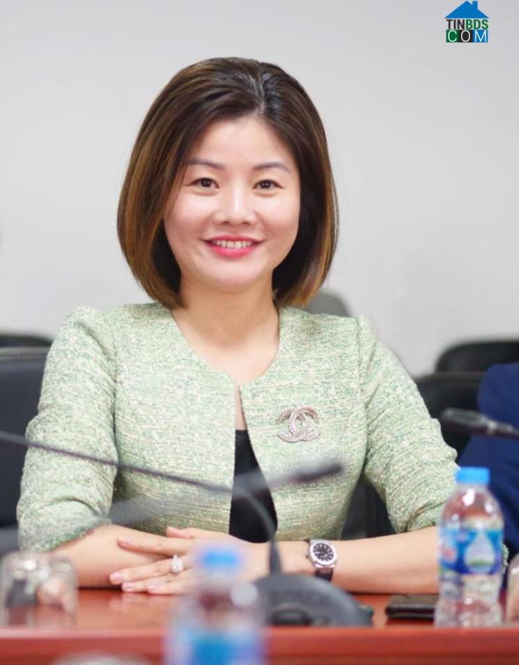 Bà Phùng Thị Hải Vân – Phó Tổng giám đốc phụ trách kinh doanh Tập đoàn Kosy